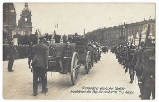 Ww1 Wounded German Officers In Parade Of Gunmen,  Rp Postcard