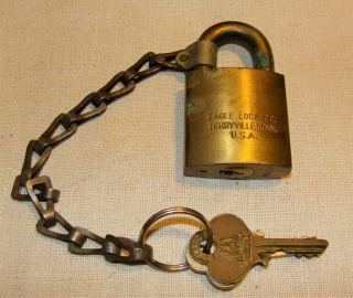 Vintage Brass U.  S.  N.  Padlock w Key & Chain Eagle Lock Co.  Military 2