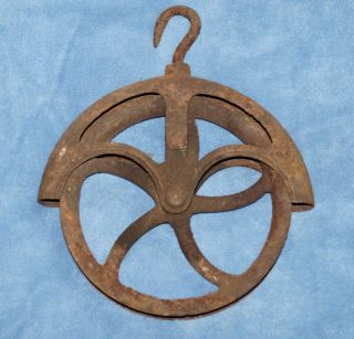 9 " Antique Cast Iron Large Well,  Hay,  Farm Pulley W/ Hook,  Rusty Patina - Cool