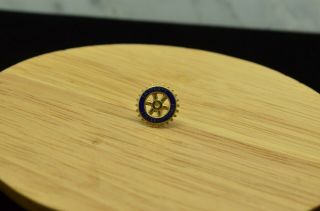 10k Yellow Gold Rotary International Blue Enamel Hat / Lapel Pin 10mm