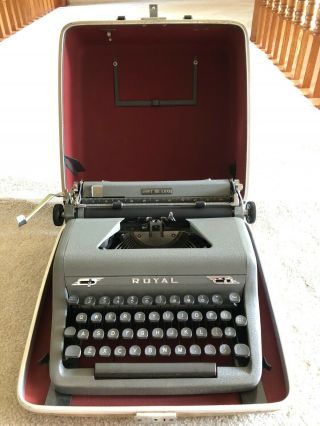 Royal Quiet De Luxe Vintage Typewriter With Case