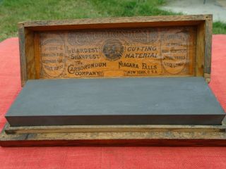 Vintage Carborundum Co.  / Sharpening Stone / Niagara Falls Ny.  U.  S.  A.  Oak Box