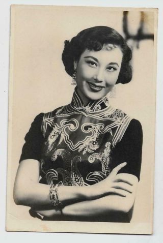 Li Li Hua 李麗華wearing A Costume Shaw Brothers 1950 