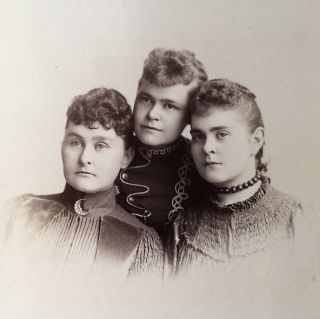 1880’s Pretty Mother & Two Young Sisters School Girls Cabinet Card Photo Chicago