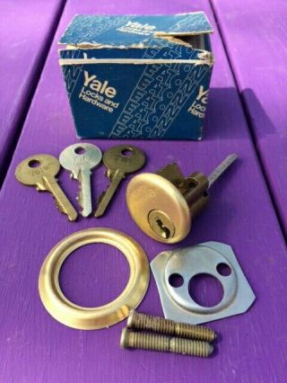 Yale Locks And Hardware Door Lock With Keys 1747 Us 4 5 Pin Eaton