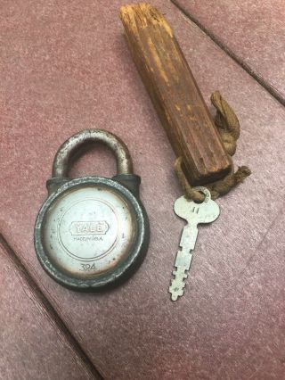 Antique Vintage Padlock Yale & Towne Mfg.  Co With Key Model No.  324 With Key