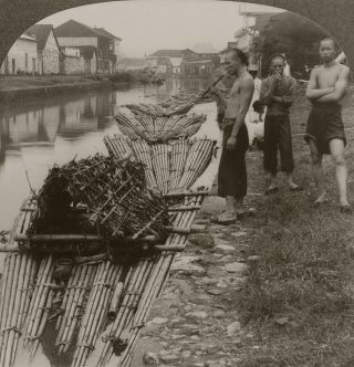 Keystone Stereoview Of 3 China Men And Bamboo Boat From Rare Boats Set 1930 