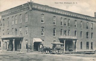 Middleport Ny – Hotel Rich Showing Horse And Carriage