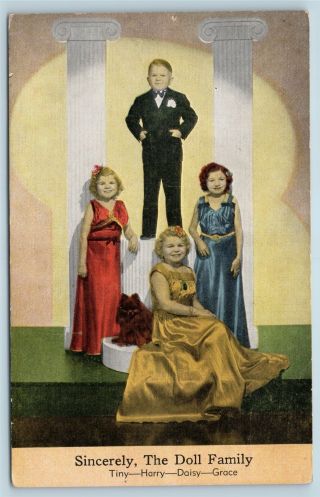 Postcard The Doll Family Dwarfs Midgets Little People Sideshow Freak C1940s T7