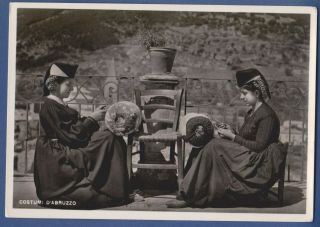 Abruzzo Italy Italia Women Bobbin Lace Maker - Old Photo Postcard