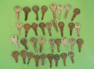 35 Vintage Keys.  All Are Brass.  Various Brands.  Collectibles,  Steampunk,  Jewelry.