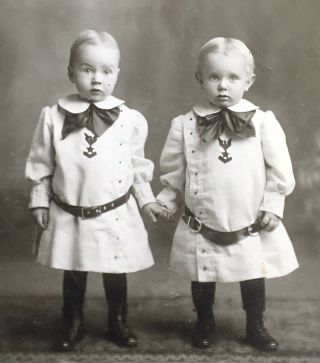 1880’s Young Victorian Brothers In Dresses Cabinet Card Photo Sigourney Iowa