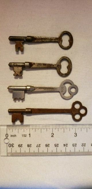 4 Antique Skeleton Keys Flat Shaft Closed Barrel Big 3.  5 " Yale,  Norwalk Lock Co