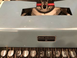 Vintage 1950s Olivetti Underwood 21 Portable Typewriter Made in Barcelona,  Spain 2
