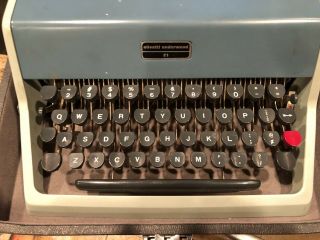 Vintage 1950s Olivetti Underwood 21 Portable Typewriter Made in Barcelona,  Spain 3