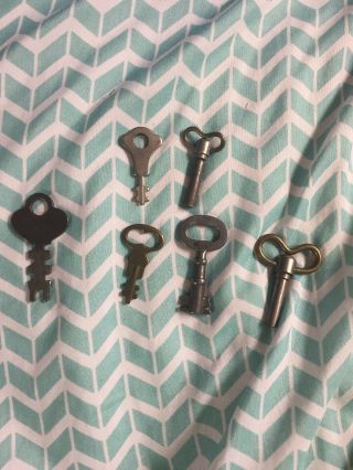 Set Of Six (6) Vintage Keys