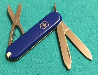 Victorinox Swiss Army Pocket Knife - Limited Blue Classic SD - FAHRVERGNUGEN 2