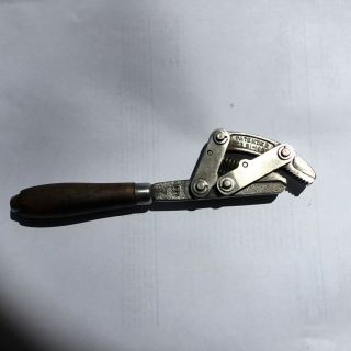 Vintage Hoe Corp.  Spring Loaded Adjustable Wrench,  6 inch. ,  Patented 1922 2