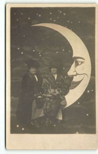 1914 Twins Or Look Alike Women On Studio Paper Moon Man Rppcreal Photo Postcard