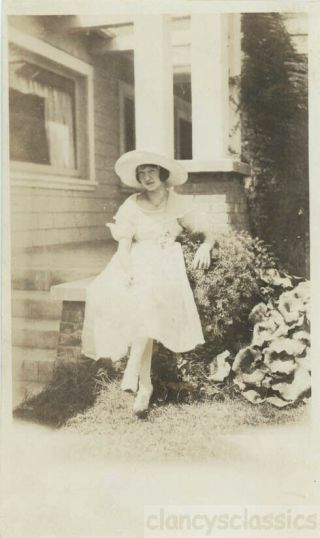 1918 Young Woman Summer Belle Ensemble Sits On Porch Step