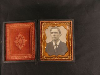 Antique Ambrotype Or Tintype Ninth Plate Photo Of Man In Suit W/ Case