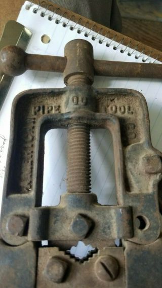 VINTAGE American Pipe Tool Co Chicago,  USA Bench Mount Pipe Vise No.  00 2