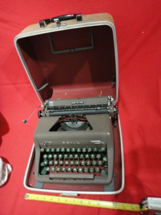 Typewriter,  Vintage Royal Quiet Deluxe Portable In Case As Seen