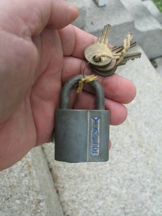 Vintage Yale Lock Co.  Padlock With 3 Keys 2 - 5/8”x1.  5 "