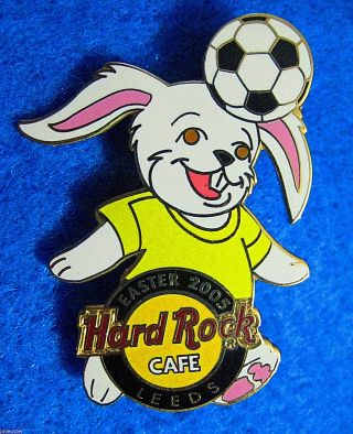 Leeds Easter White Rabbit Bunny Yorkshire Soccer Player Hard Rock Cafe Pin Le100