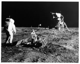 Apollo 11 / Orig Nasa 8x10 Press Photo - Astronaut Aldrin And Lunar Module