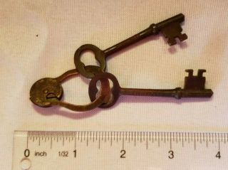 Unusual Vintage Brass Key Ring And 2 Old Skeleton Keys