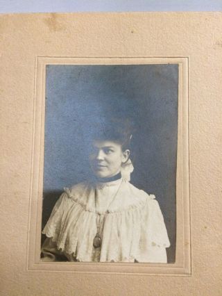 2 CABINET PHOTO ' s LATE 1800 ' s PORTRAITS OF SAME VICTORIAN LADY IN DIFFERENT ERA 3