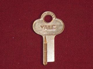 Vintage Yale Trunk Padlock Key Chest Antique Lock Strong Box Desk Cabinet