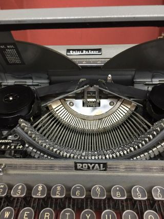 Vintage Royal Quiet DeLuxe Typewriter Serial A1985166 5