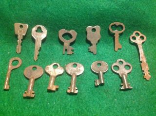 12 Old Vintage / Antique Keys