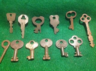 12 old vintage / antique keys 2