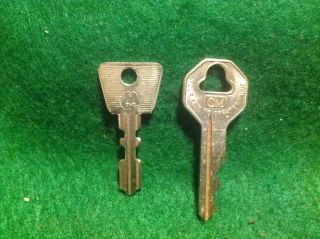 12 old vintage / antique keys 3