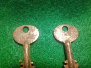12 old vintage / antique keys 5