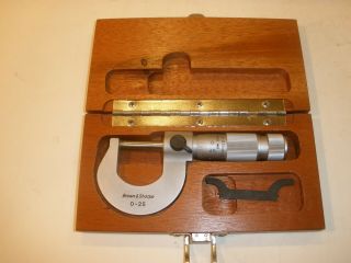 Vintage Brown And Sharpe 0 - 25 Mm,  Metric Micrometer In Wooden Box