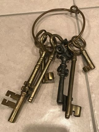 Vintage Large Oversized Brass Skeleton Jailer Cell Keys Ring Set Of 6 Steampunk