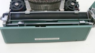 Vintage Olivetti Lettera 32 Portable Typewriter 5