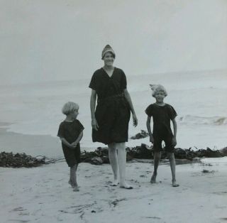 2 Vintage Old Photos Of Little Girls Running On Beach 1920 