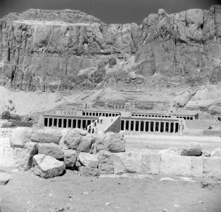 Sq158 Photo Negative 2 1/4 " Luxor Egypt 1955 Ruins Foot Of Mountain