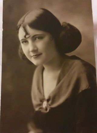 Vintage Old Photo Of Pretty Flapper Era Girl Woman Hairstyles Of The 1920 