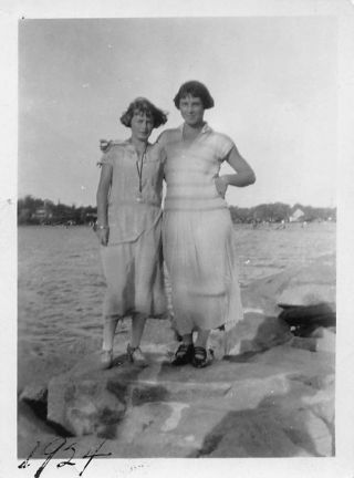 Love On The Rocks - Couple Embrace Hug Women 1924 Vtg Lesbian Interest Photo S41
