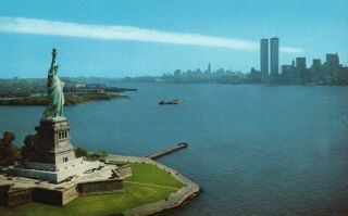 York City,  Ny,  Statue Of Liberty,  Twin Towers,  Chrome Vintage Postcard G5381