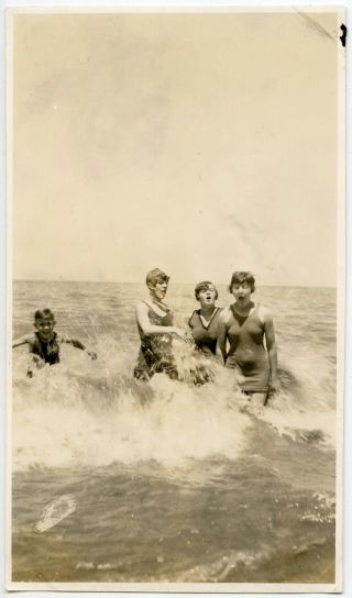 Splash 3 Women In Ocean Shriek At A Wave Bathing Suits Vintage Snapshot Photo
