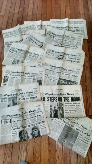 Wapakoneta,  Ohio Newspapers With Neil Armstrong,  First Man On The Moon,  Articles