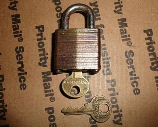 Vintage Master Lock Padlock No.  8 W.  2 Keys - Brass Case 1.  125 " X 1 " - P534
