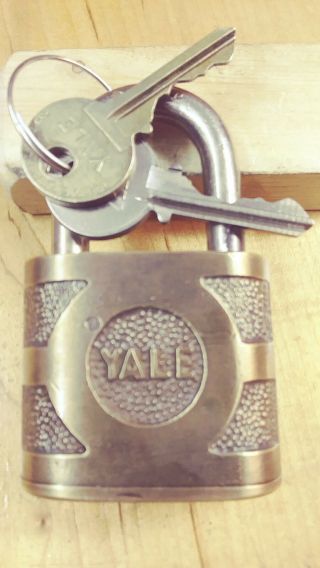 Vintage Yale 840 Padlock W/key,  Good Shackle Appx 1 1/4 " E